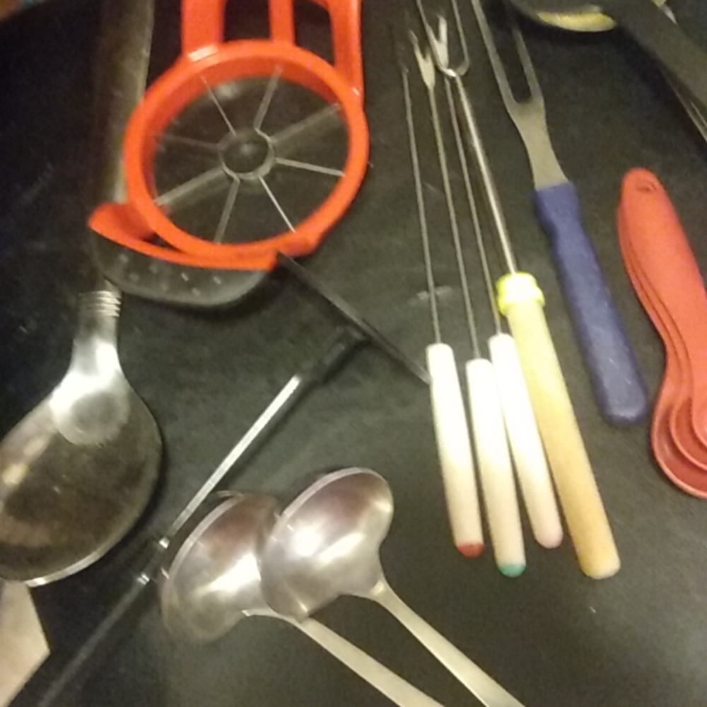 A 13-piece set of cookware